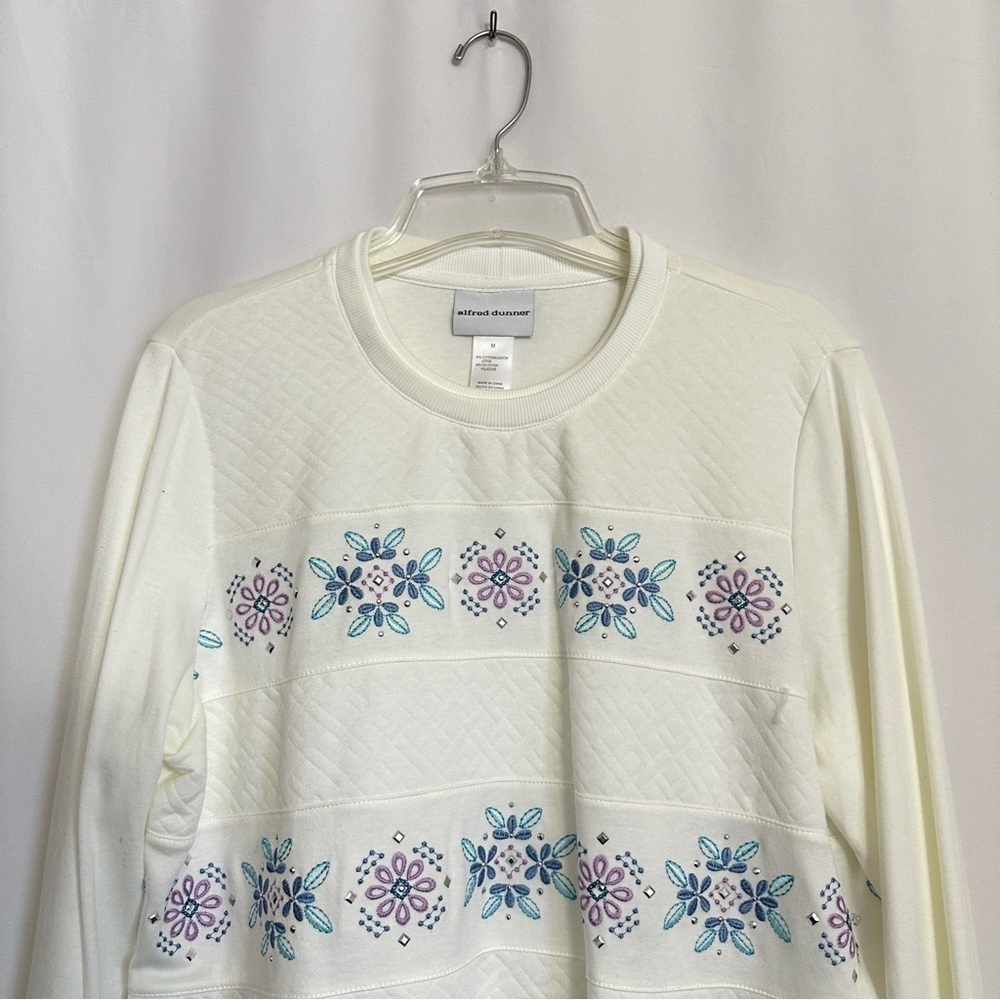 Vintage 90s Alfred Dunner Women's Striped Floral Embroidered White Tshirt sz M